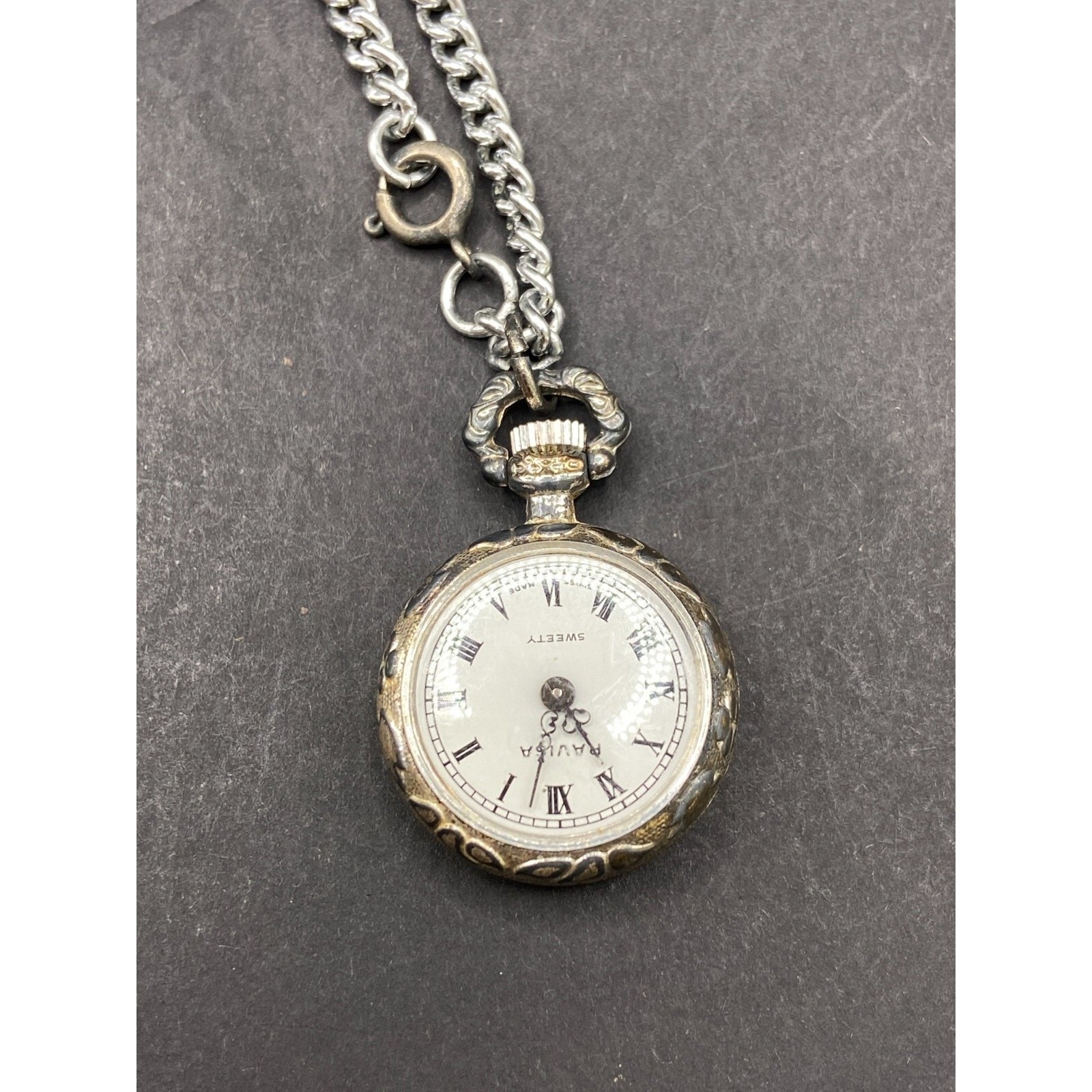 Ravisa Sweety Quartz Silver Tone Analog Pocket Watch With Necklace Chain